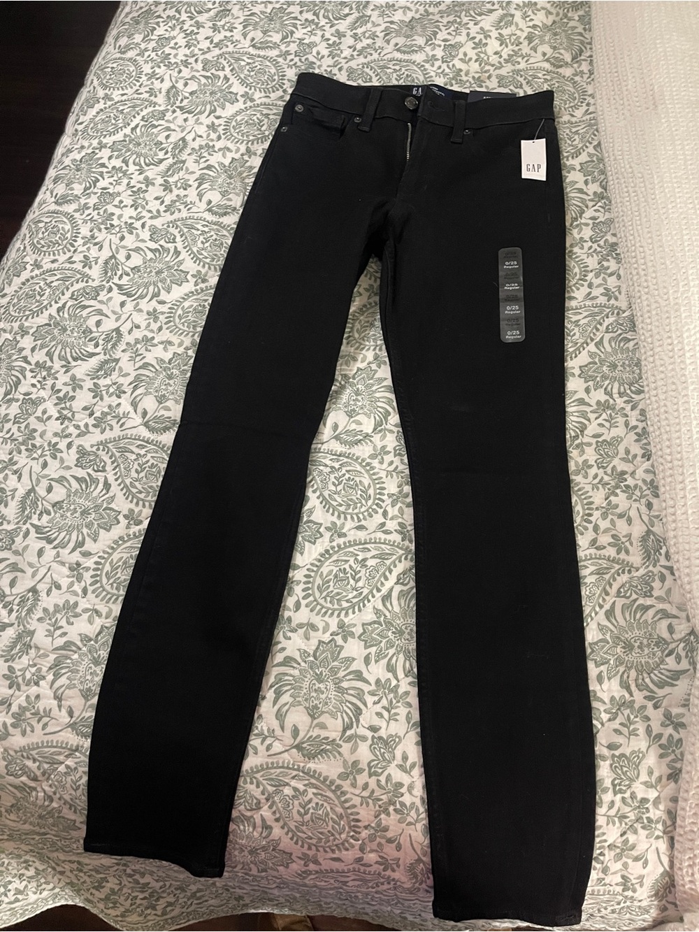 GAP Women's Black Straight-Leg Jeans - Sleek Black Finish